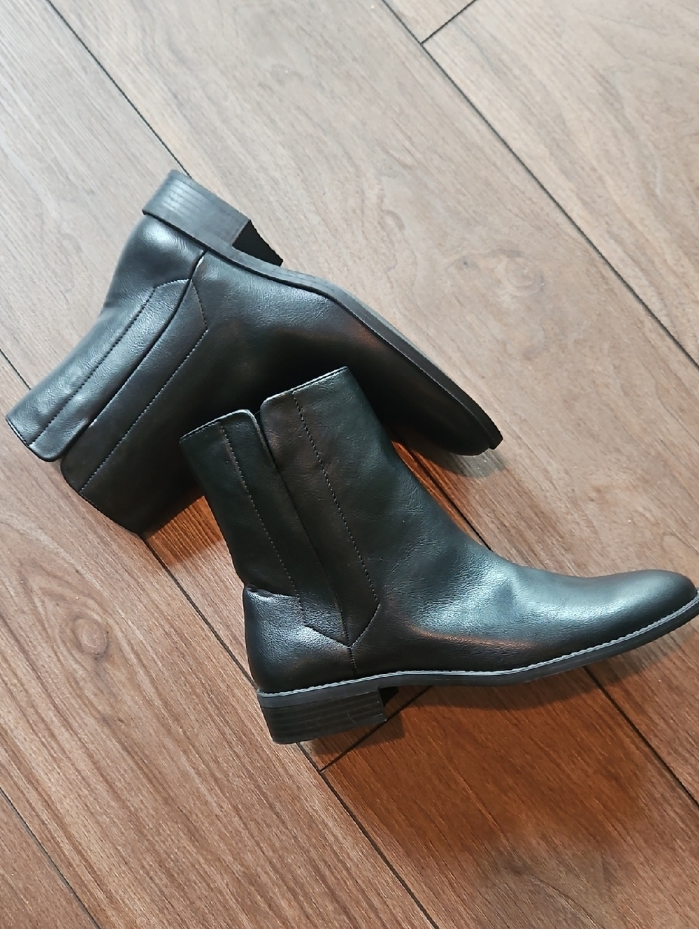 NEW! ANN TAYLOR LOFT Minimalist Flat Ankle Boot Classic Black Faux Leather 8.5. - Picture 3 of 8